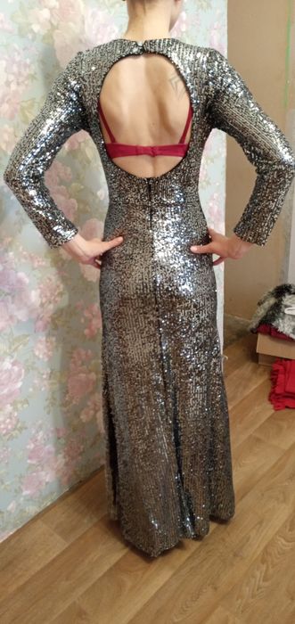 Женское платье в паетках