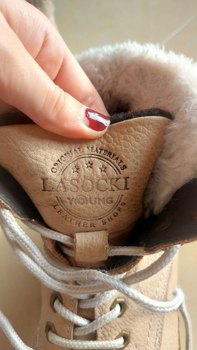 Beżowe śniegowce z białym sztucznym futerkiem Lasocki Young rozm. 37