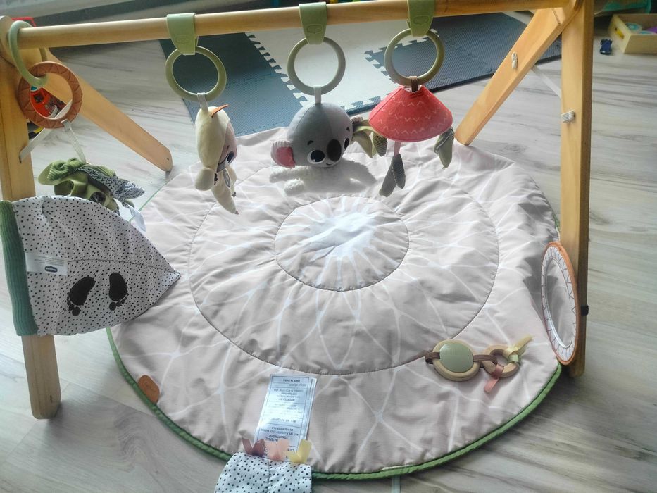 Mata edukacyjna Tiny love z drewnianym stojakiem , Boho, kompletna