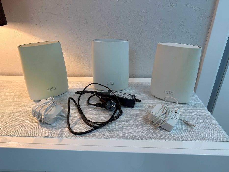 Zestaw Mesh WiFi NETGEAR Orbi RBR50 + 2x RBS50