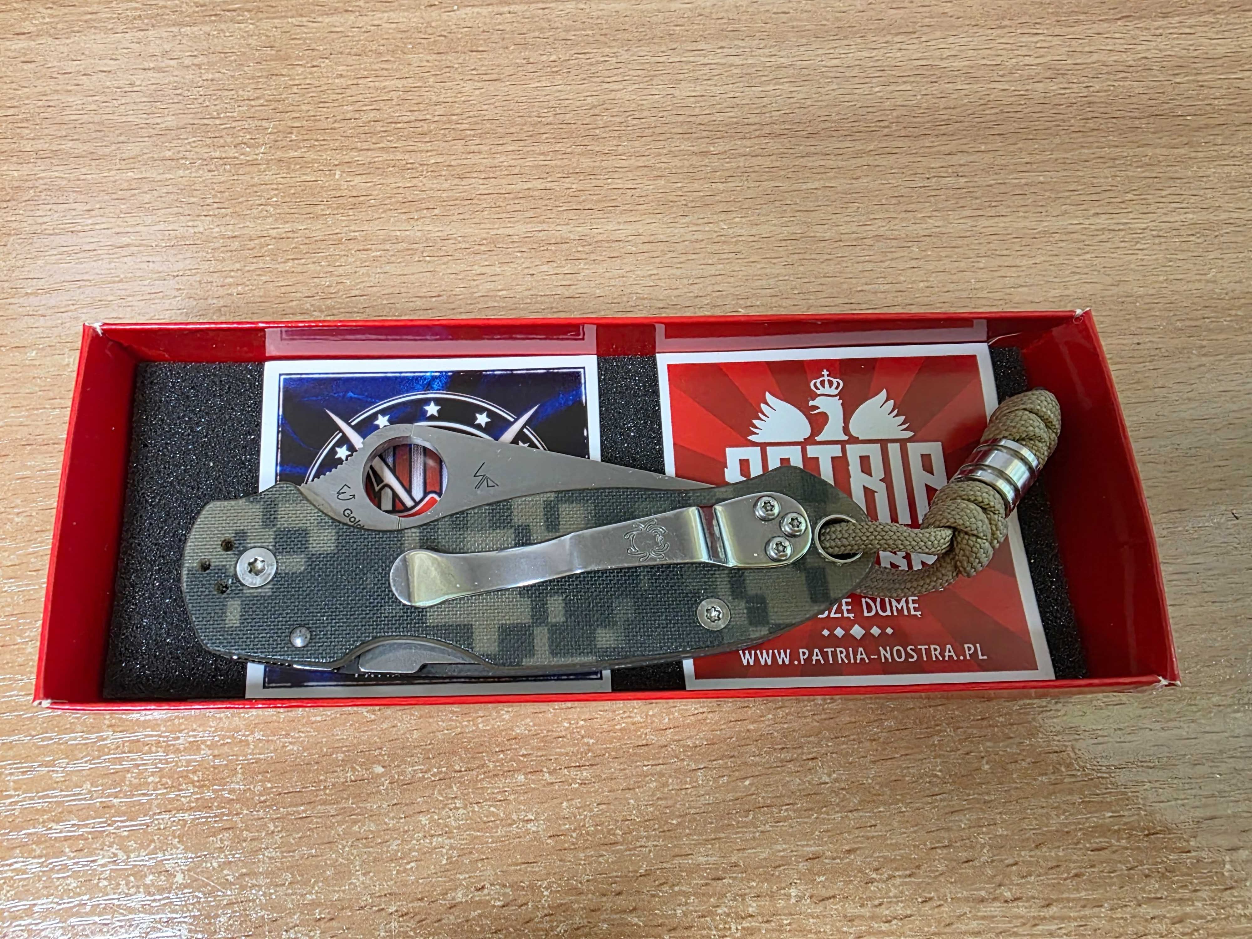 Nóż składany Spyderco Para 3 G-10 Digital Camo Plain (C223GPCMO)