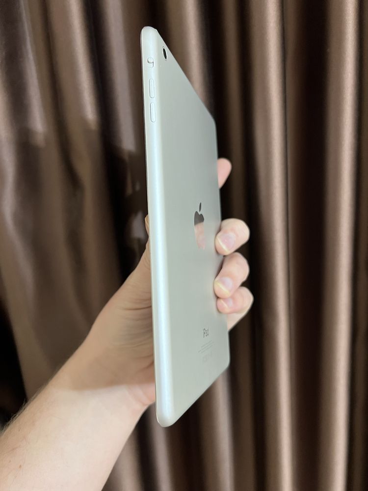 Планшет Apple iPad mini Wi-Fi 16GB MD531 White