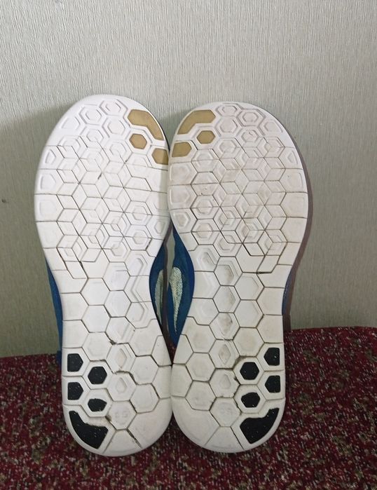 Кросівки фірми Nike 44 розміру