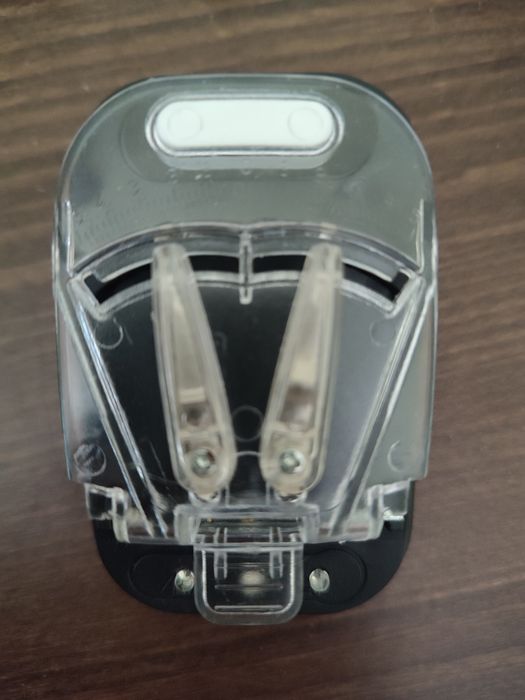 Універсальний зарядний пристрій