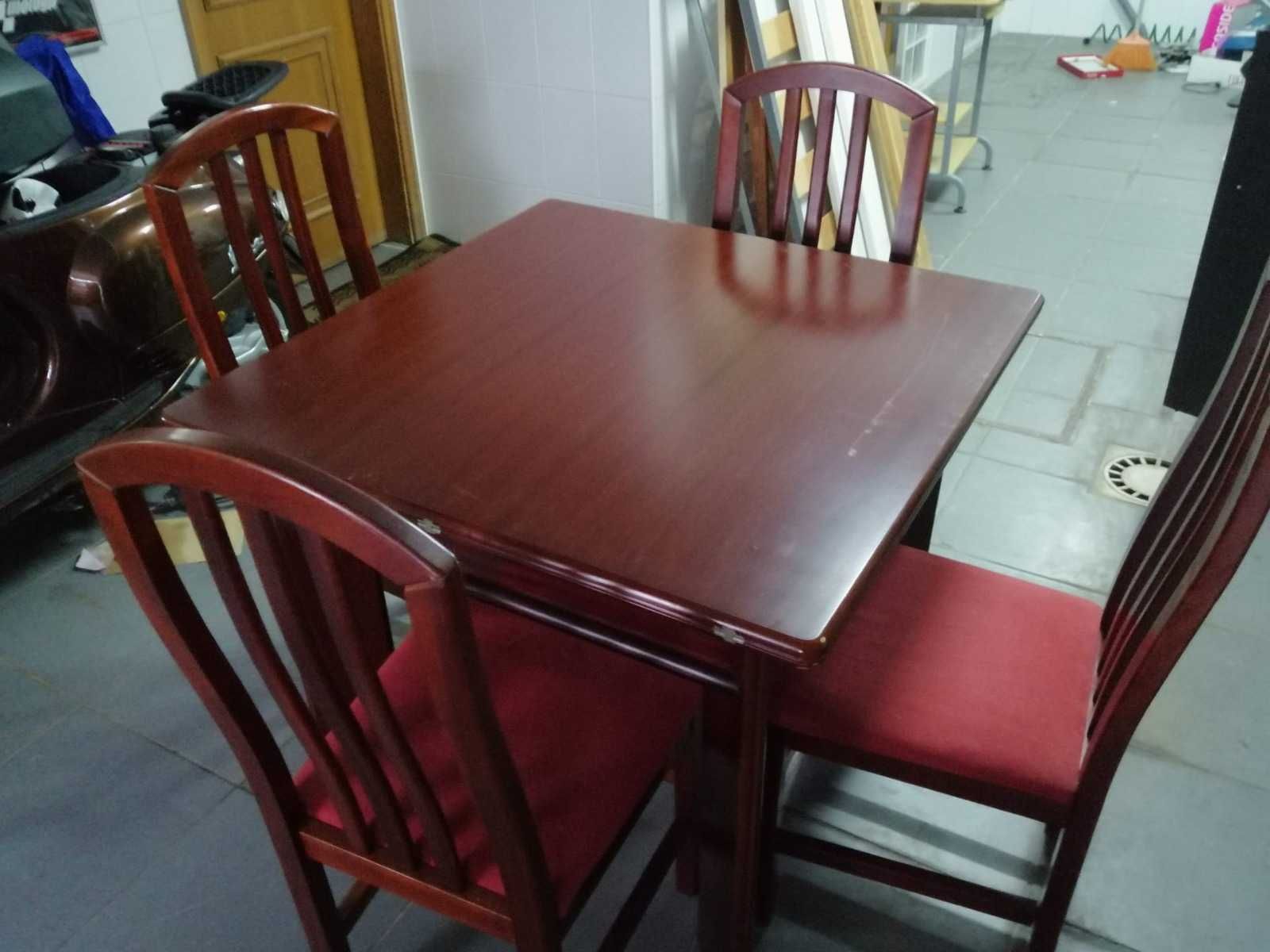 Mesa de refeicao com 4 cadeiras