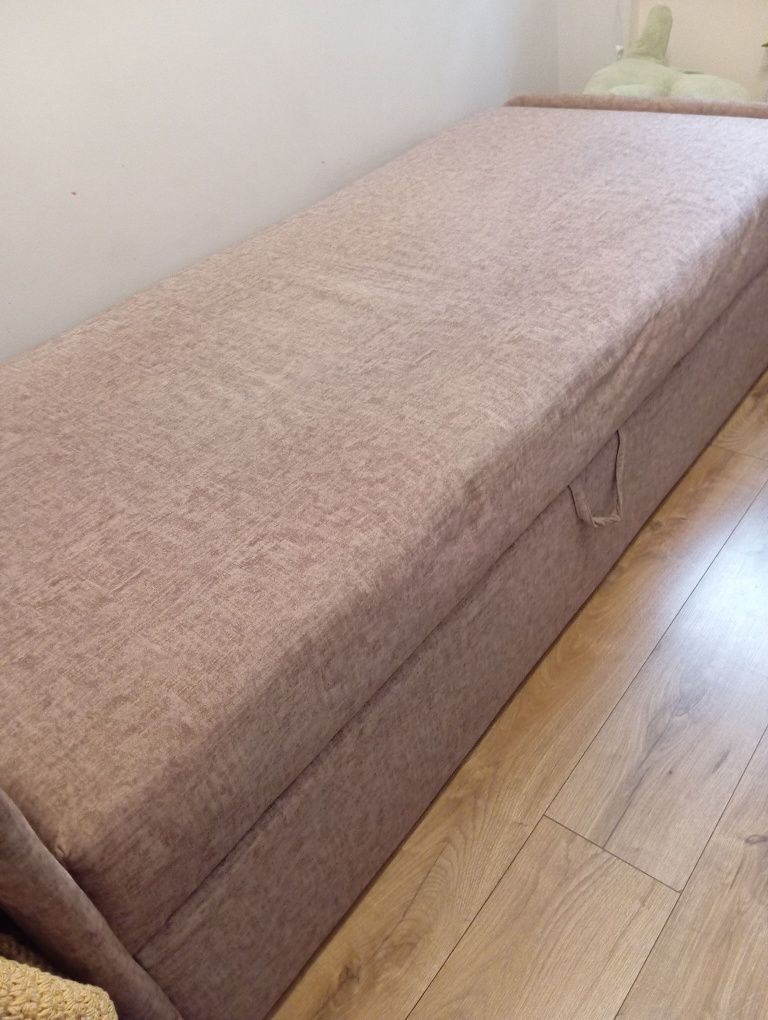 Tapczan jednoosobowy łóżko z pojemnikiem na pościel