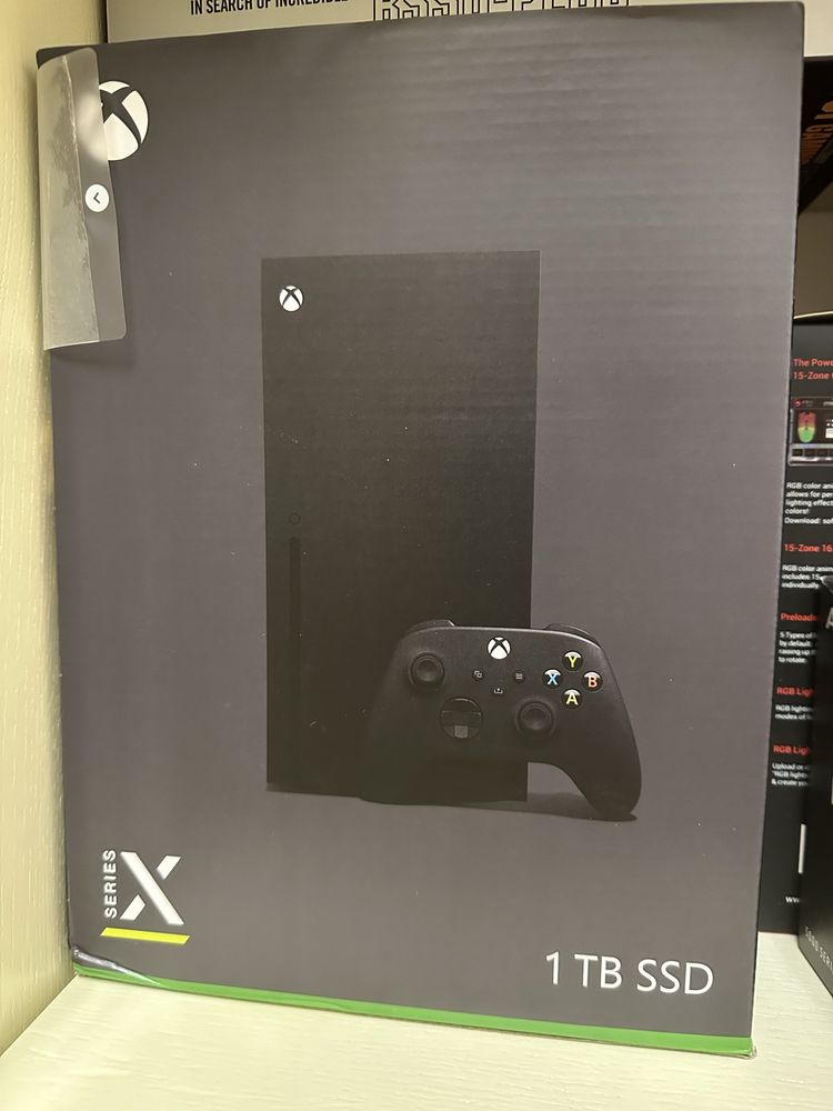 XBox series X + другий геймпад + зарядна станція ( є FIFA24, UFC5 )