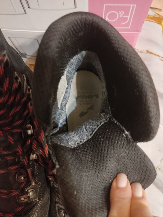 Продам черевики чоловічі Lowa