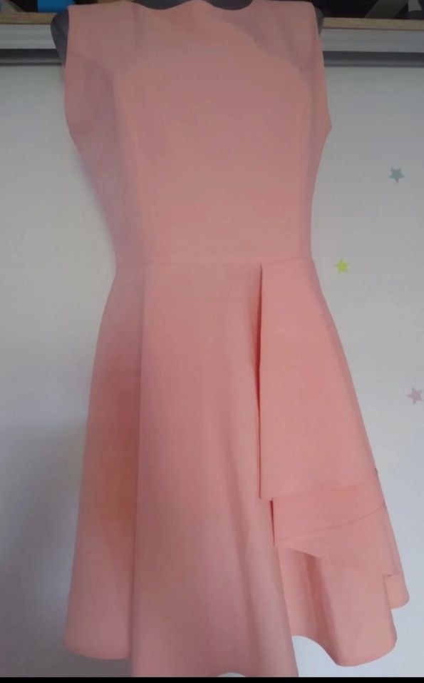 Elegancka sukienka bez rękawów (40)