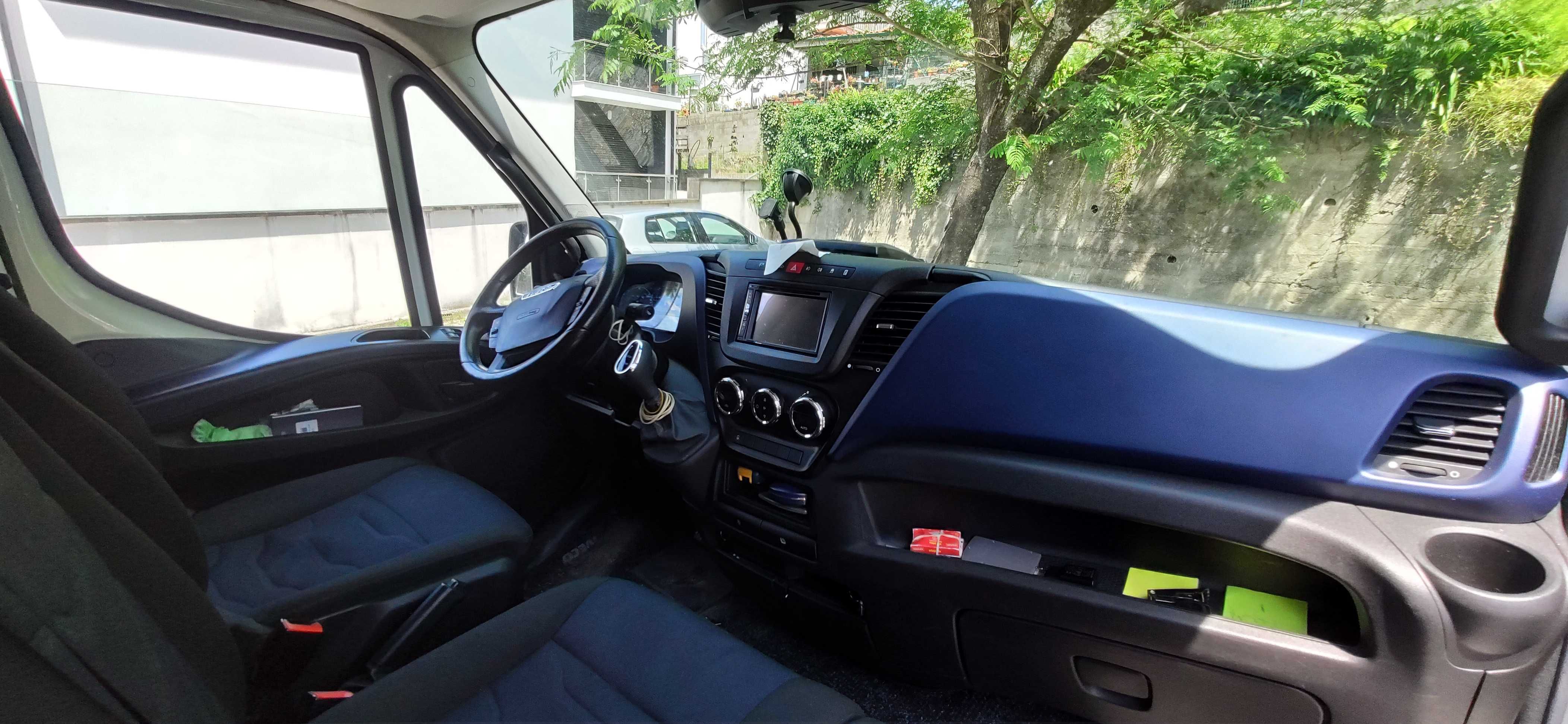Iveco Daily 35-180(3.0) Hi-Matic (isotérmica c/plataforma)