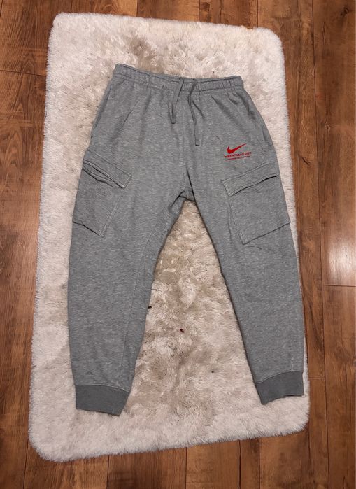Szare spodnie dresowe Nike Athletic Dept