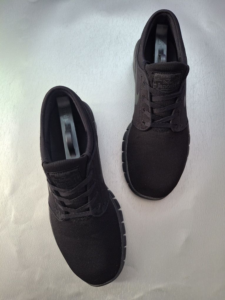 Кроссовки Nike SB Stefan Janoski Black 
ОРИГИНАЛ 
Отлично подходят для