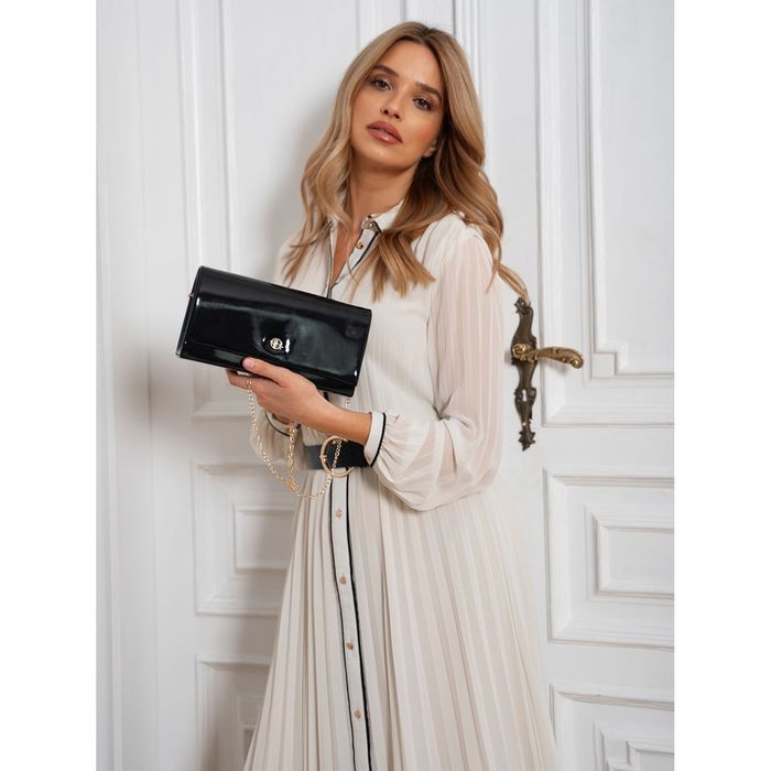 czarna, lakierowana kopertówka damska ze skóry ekologicznej