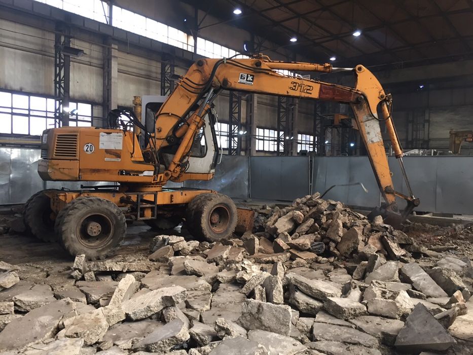 Wynajem koparki obrotowej kołowej Liebherr usług koparką
