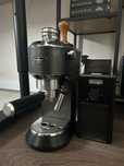 Ekspers deLonghi Dedica + młynek deLonghi KG 79