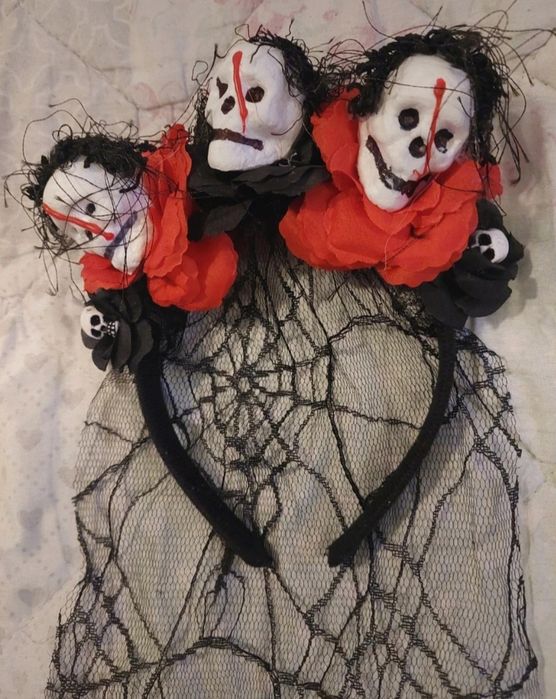 Opaska w stylu Santa Muerte z naklejkami