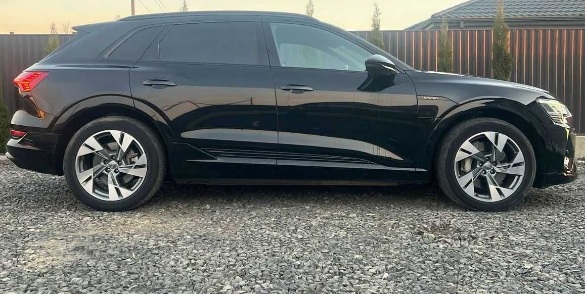 Розборка запчастини розбірка AUDI Q8 E-Tron фарба Y9T