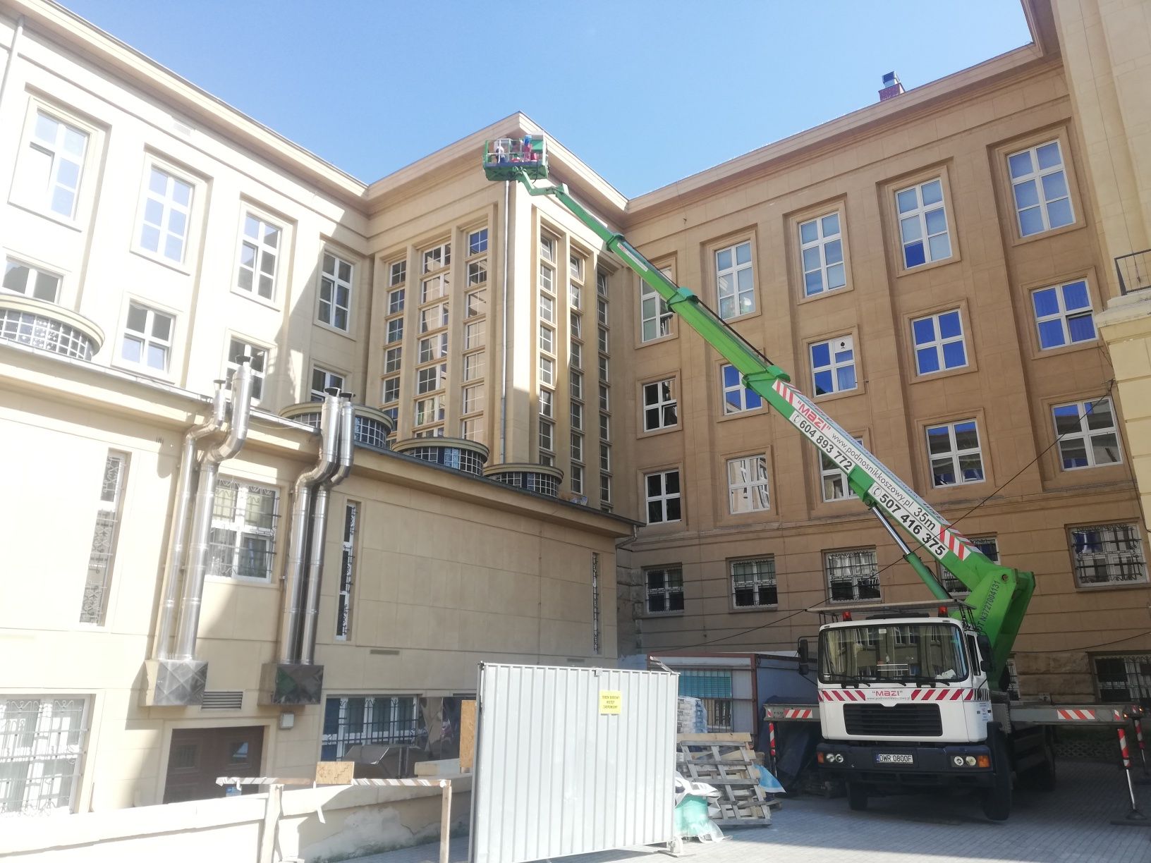 Podnośnik koszowy, zwyżka uslugi 35m, 30, 25, 20m z  operatorem