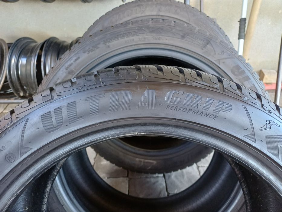 245 45 18 Goodyear Ultra Grip зимові made in Germany