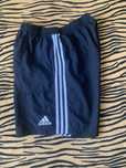 Спортивні та футбольні шорти adidas для спорту