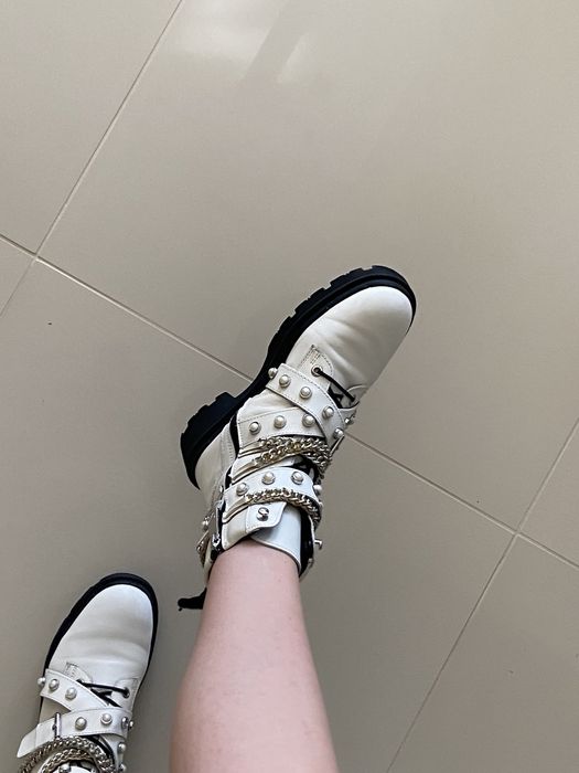 Skórzane botki białe