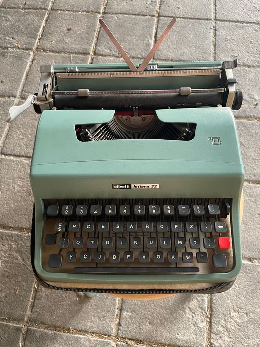 Maquina escrever Olivetti Lettera / Olivetti Lettera Old Typewriter