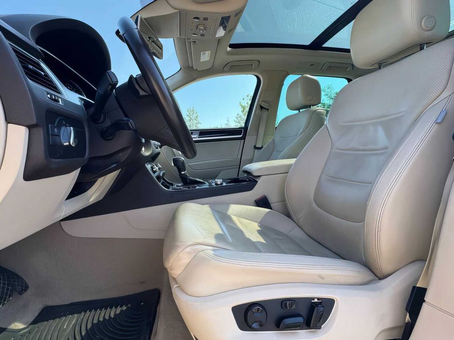 Volkswagen Touareg      2016