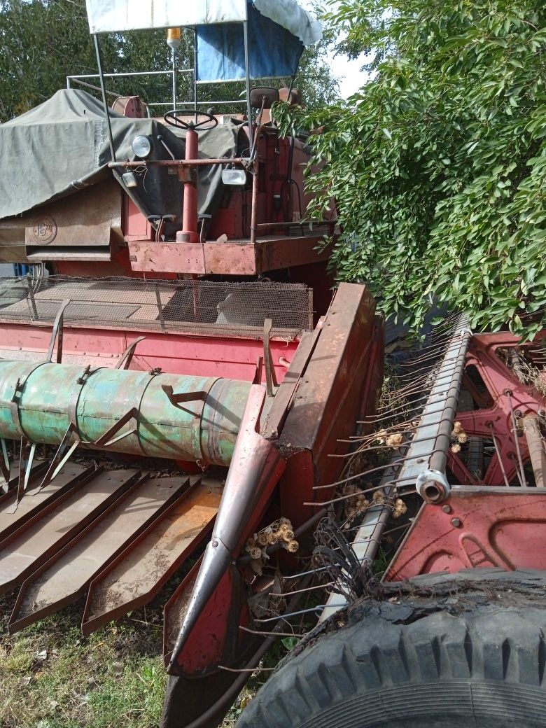 Продам комбайн Massey Ferguson 525