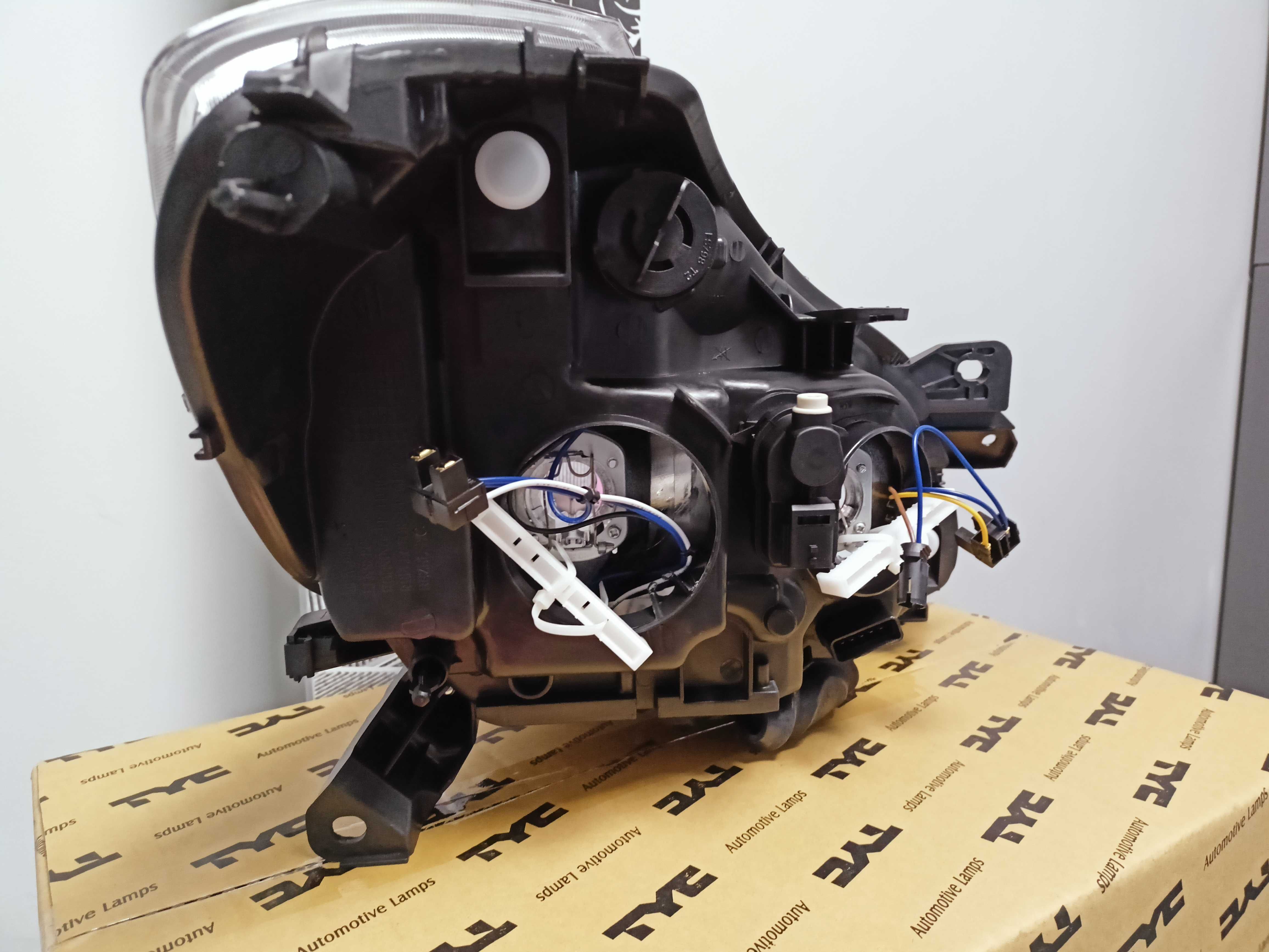 Renault Clio III 05- Reflektor/Lampa przód lewy /H7+H7
