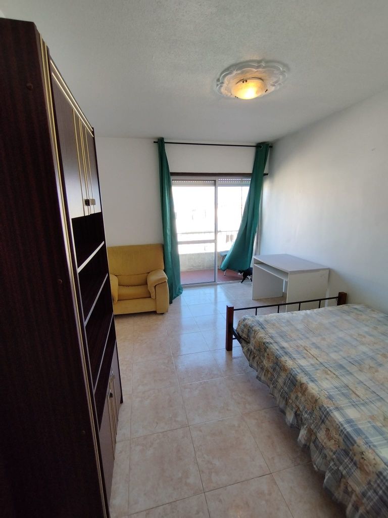 Quarto mobiliado