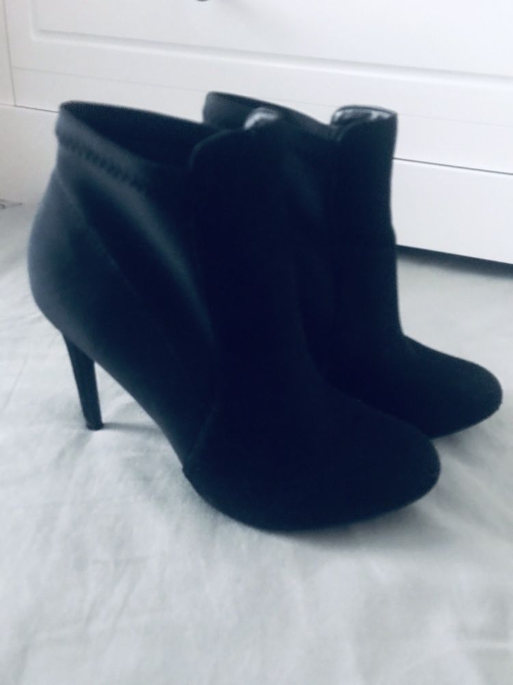 Buty na obcasie CCC