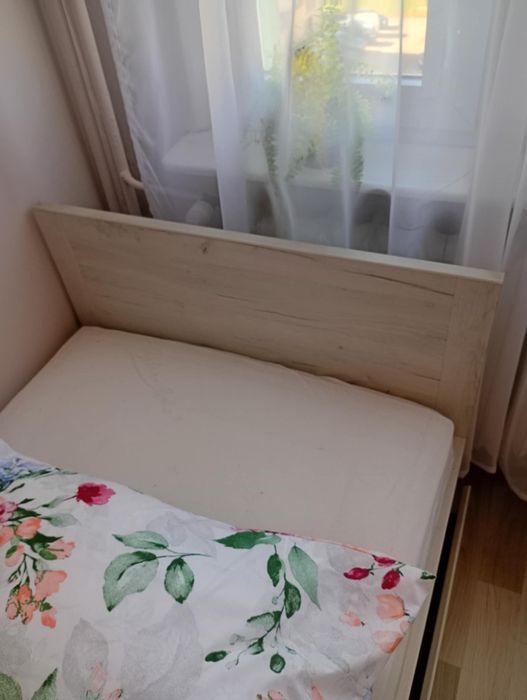 Łóżko drewniane z szuflada