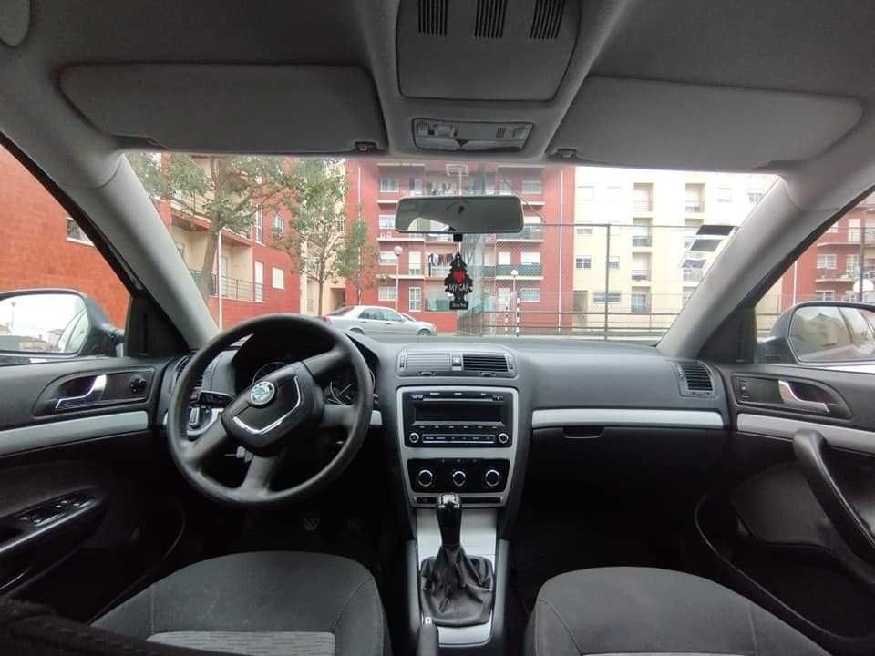 Skoda Octavia 1.6TDi - Gasóleo em excelente estado