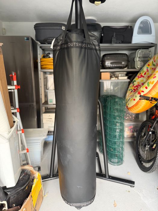 Conjunto Completo de Boxe- saco e suporte. Como novo.