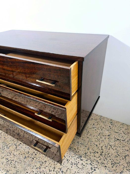 Comoda Vintage de madeira. Vintage Wooden Dresser