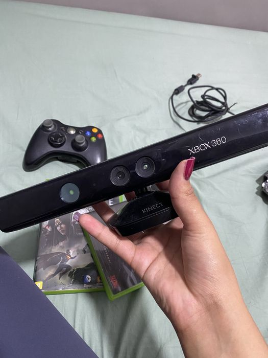 Xbox 360 + Kinect + 1 Controle + 2 Jogos (Injustice e Diablo III)