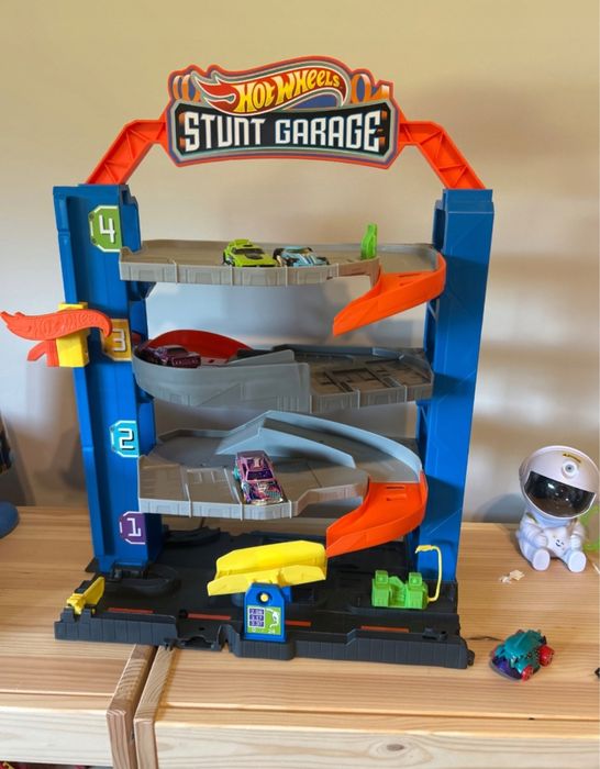 Hot Wheels City kaskaderksi garaż zabawka dla dziecka+resorak Gratis!
