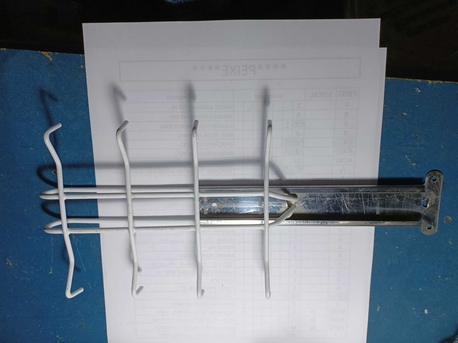 SUPORTES METÁLICOS PARA CANECAS EXTENSIVEL