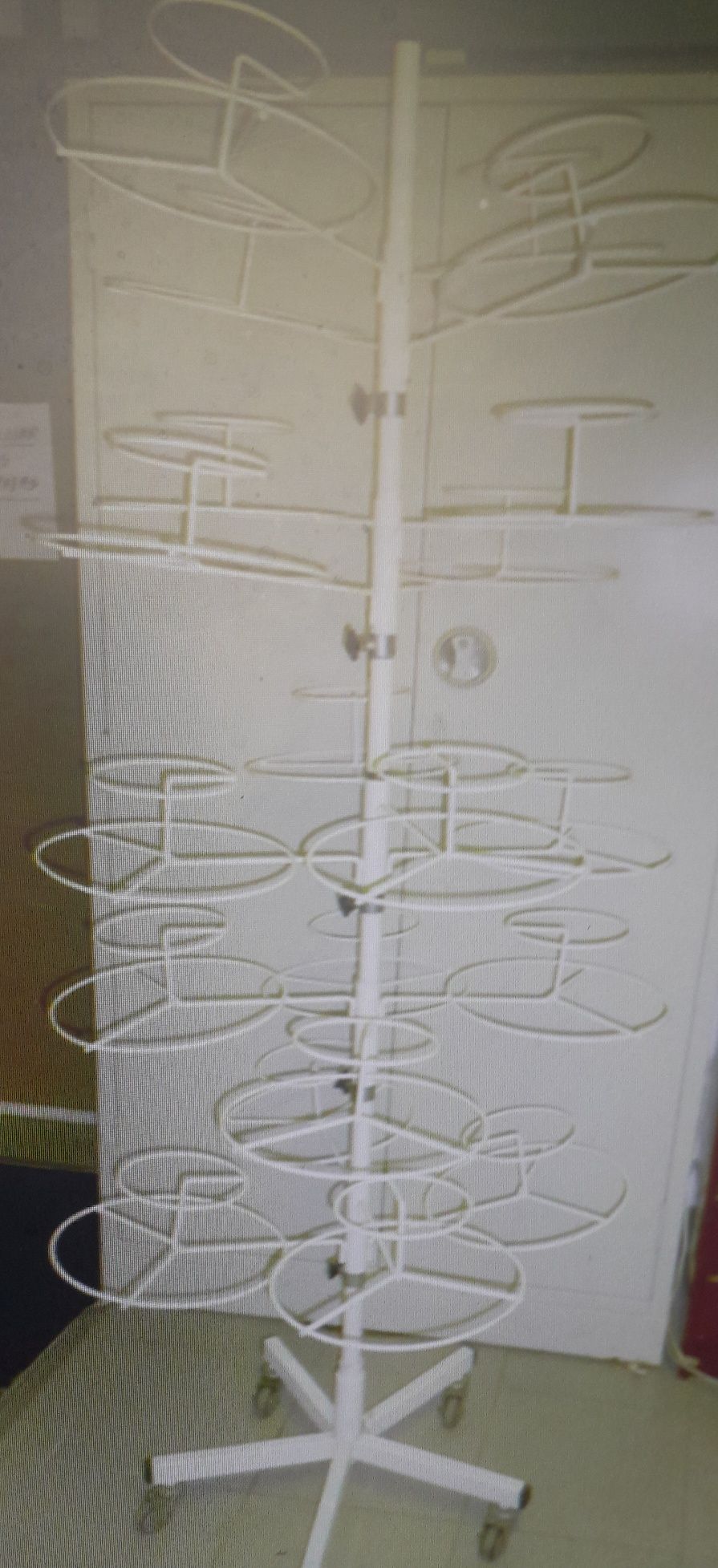 Expositor de boné e chapéus
