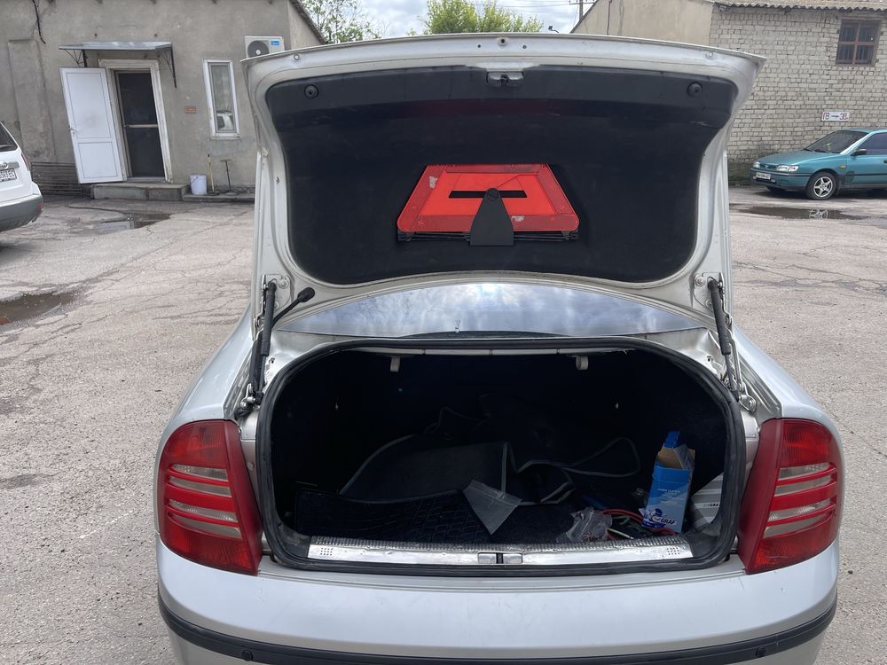 Skoda Superb 2005 автома газ/бенз идеал