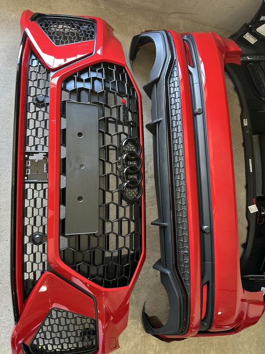 Бампер передній задній Audi Rs Q3 83A
