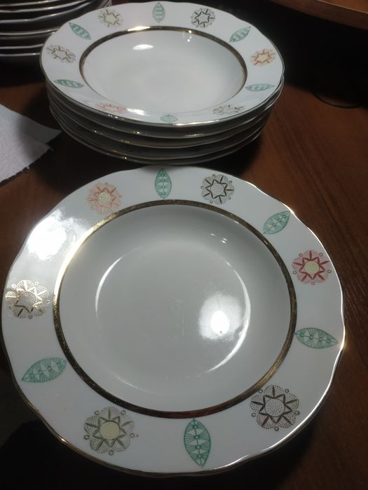 Тарелки мелкие и глубокие d=24см