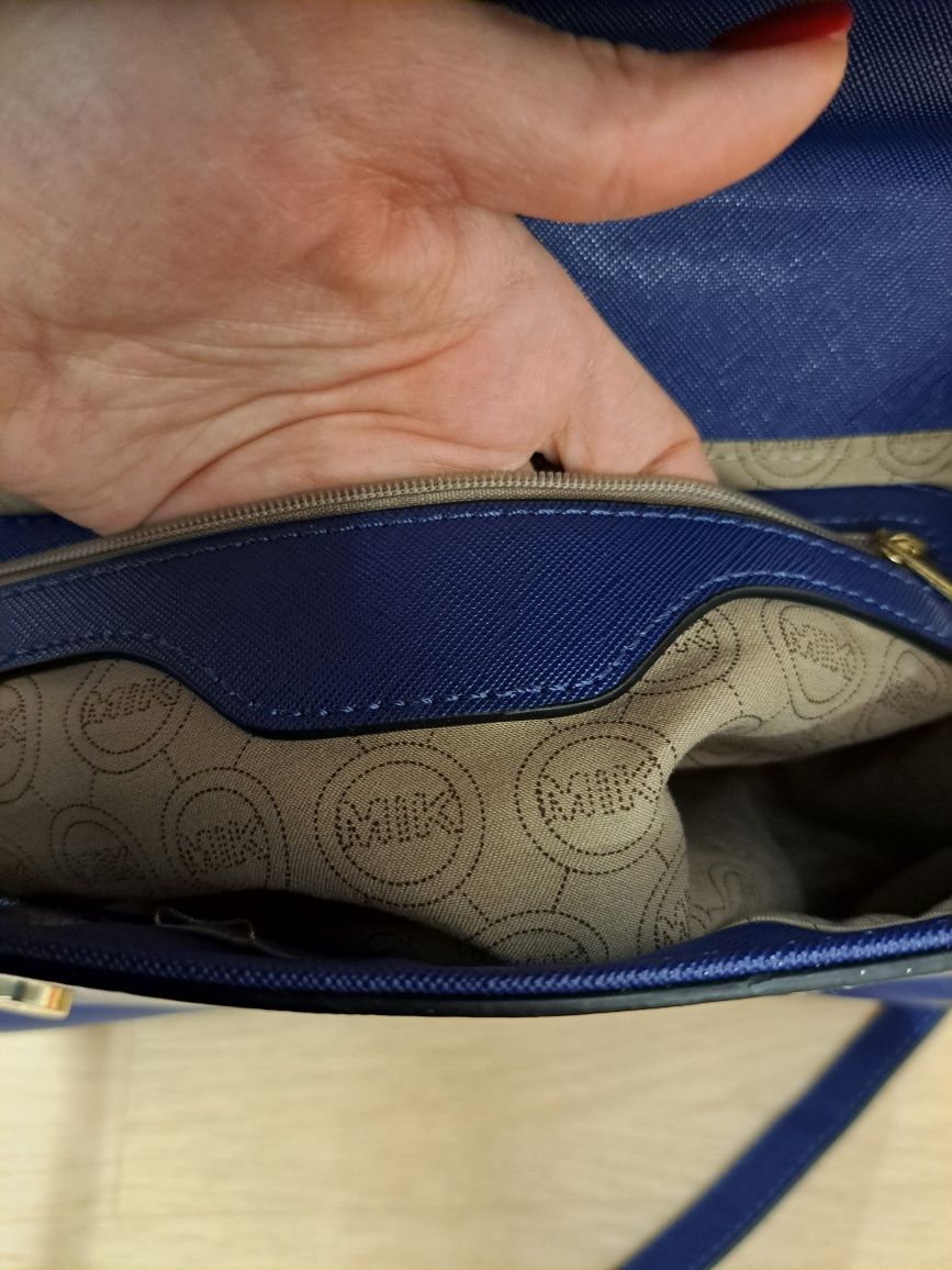 Granatowa torebka na ramię MK jak Michael Kors