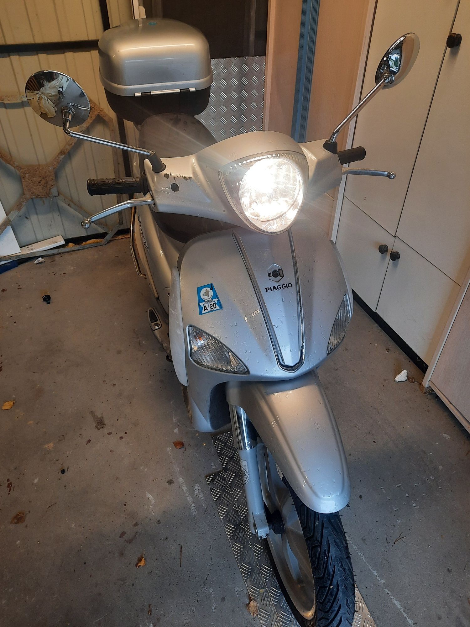 Skuter piaggio 125 ccm