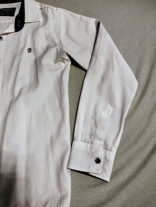 Koszula chłopięca biała z granatowymi wstawkami 152