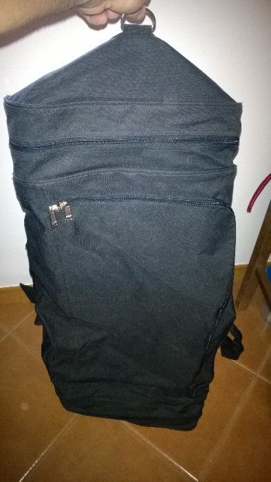 Mala de viagem em bom estado e barata
