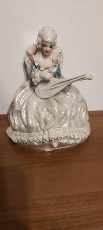 Dama z mandolina figurka porcelanowa