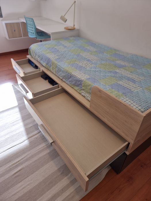 Cama juvenil com gavetas + secretária + cubos de parede