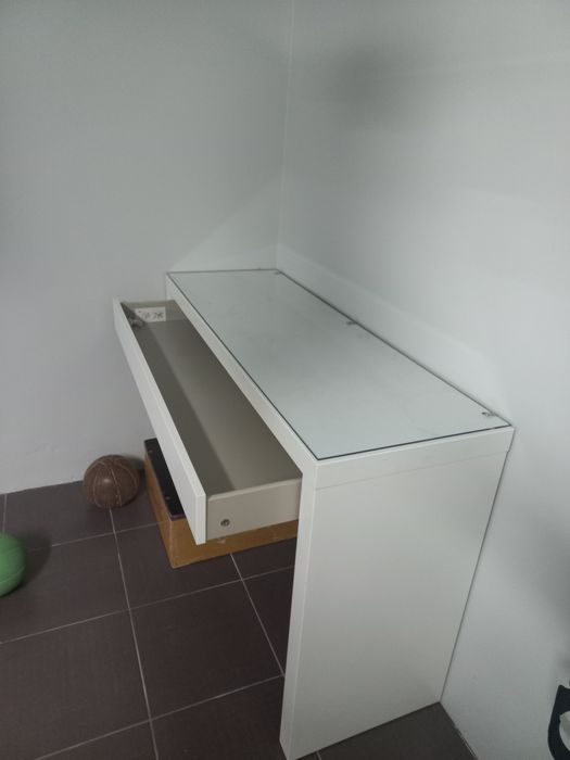 Toaletka biurko biala Malm Ikea