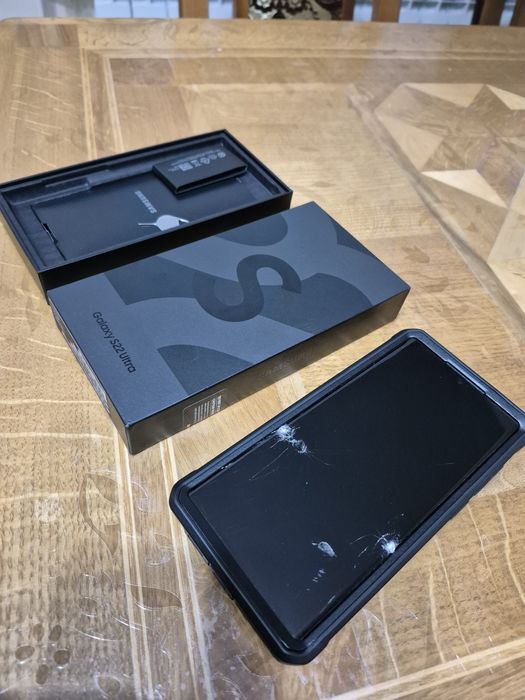 Samsung Galaxy S22 Ultra uszkodzony wyświetlacz